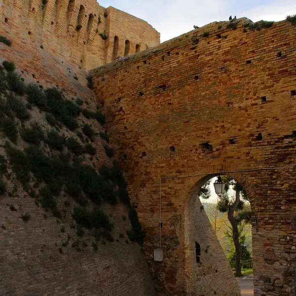 Porta del piazzale della Rocca